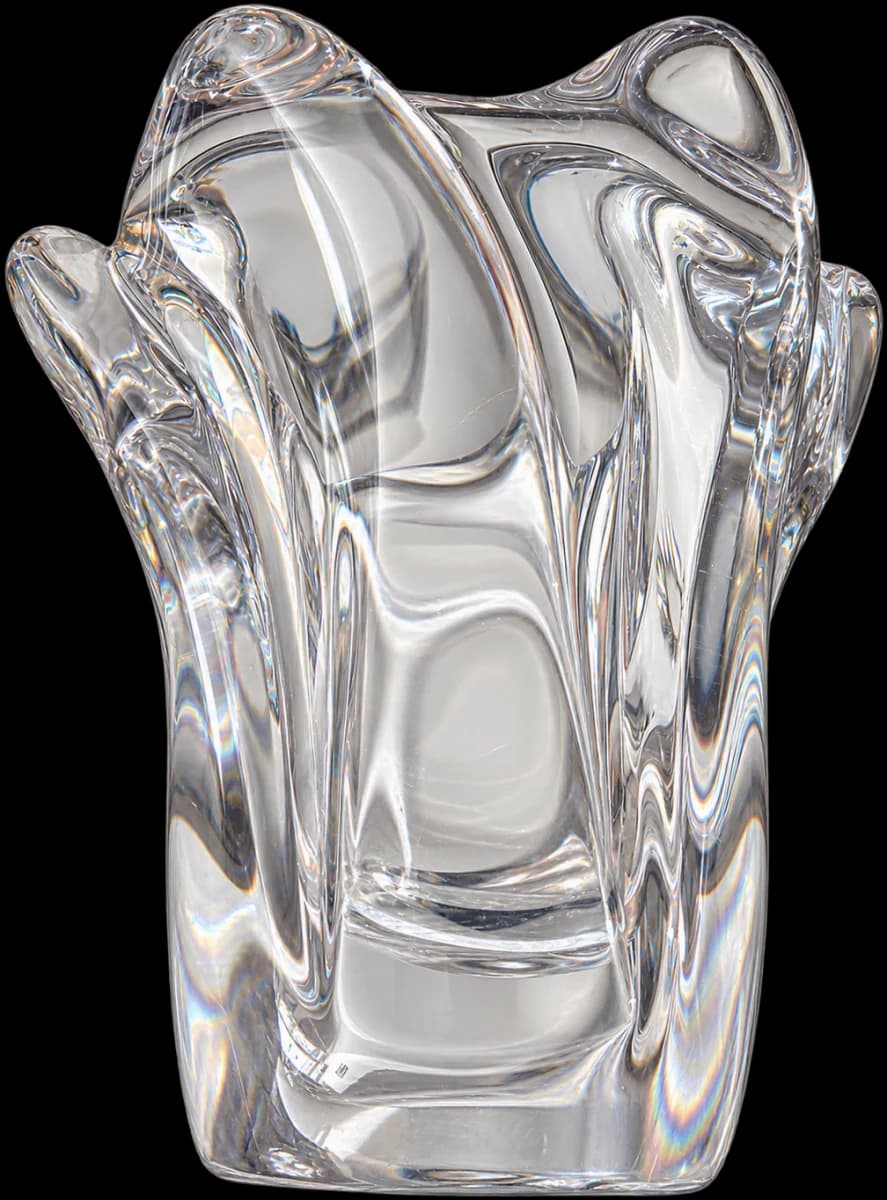 Vase en verre transparent aux parois épaisses et au bord sculptural ondulé